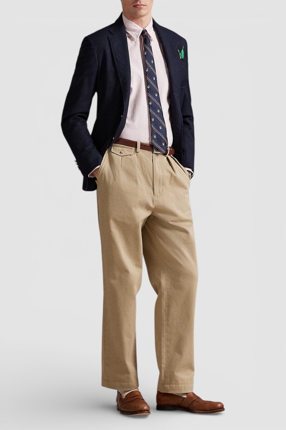 תמונת כל הלוק של חולצה מכופתרת